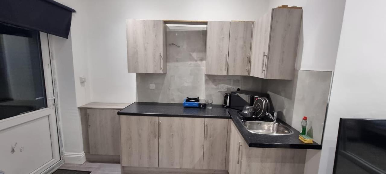 Ilford Towncentre Large Studio Extérieur photo