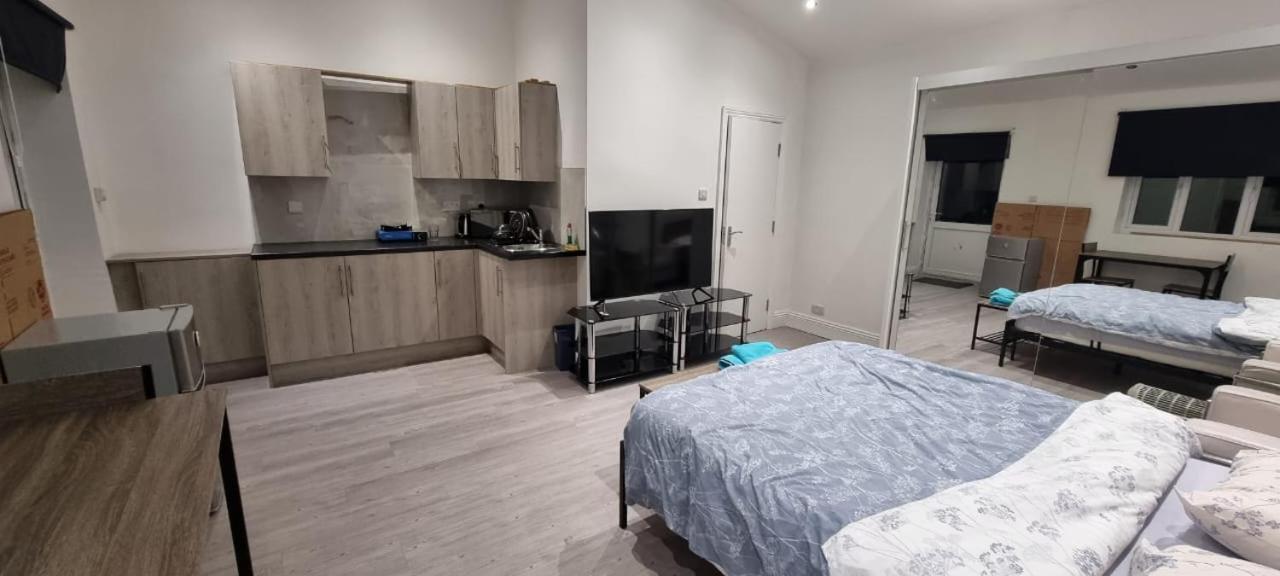 Ilford Towncentre Large Studio Extérieur photo