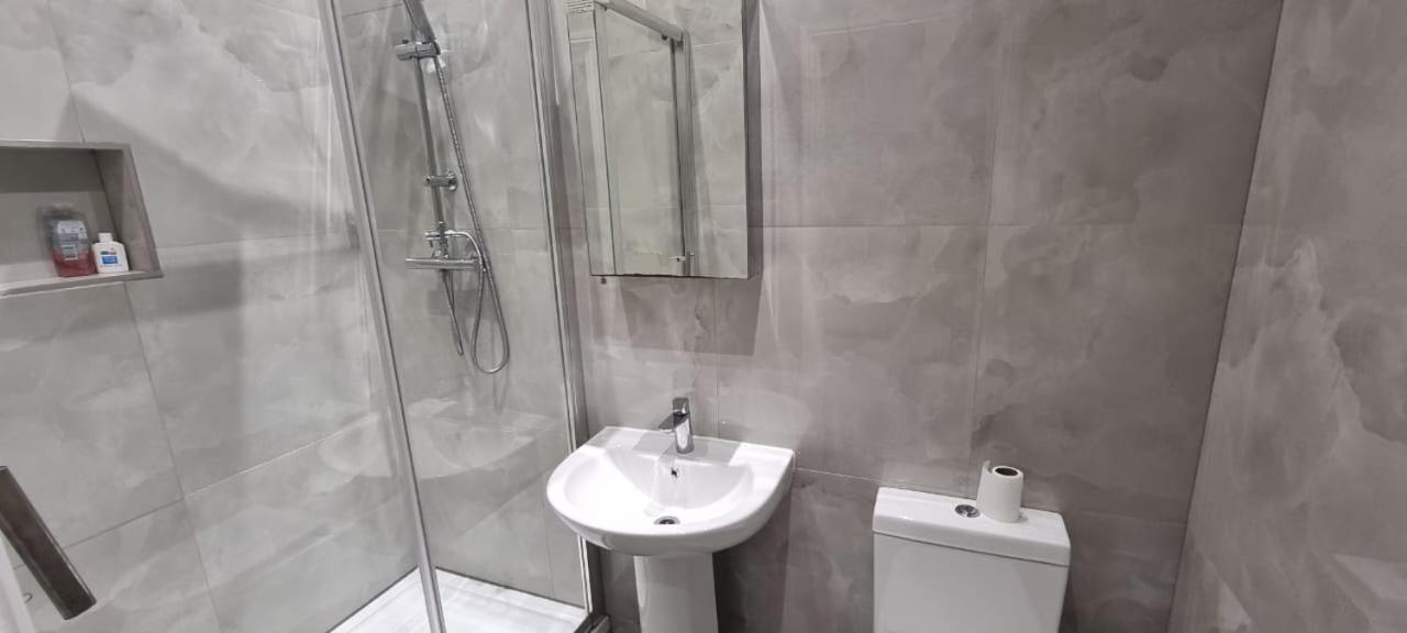 Ilford Towncentre Large Studio Extérieur photo